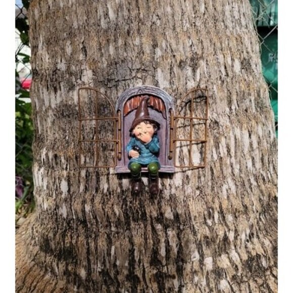 Garden Gnome Statue, Elf Out The Door Tree Hugger -5.9 Inch, Funny Garden Tree - Picture 1 of 1